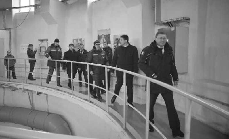 Гости осматривают оборудование. Инна Бардакова